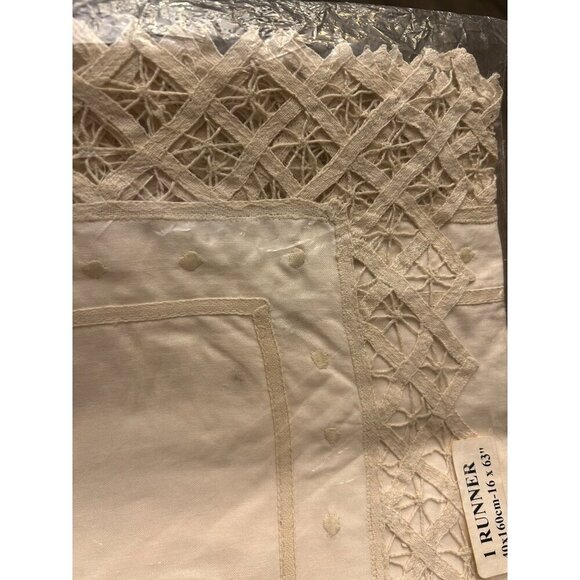 Orem Handmade Lace Table Runner Trellis Design 16x63" Cream 100% Cotton - Picture 5 of 5